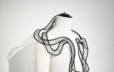 Exposition "Paraître : parure, costume, ornement" à la Maison des Métiers d'Art et du Design