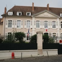 Visite de la Résidence de Monsieur le Sous-Préfet