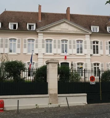 Visite de la Résidence de Monsieur le Sous-Préfet