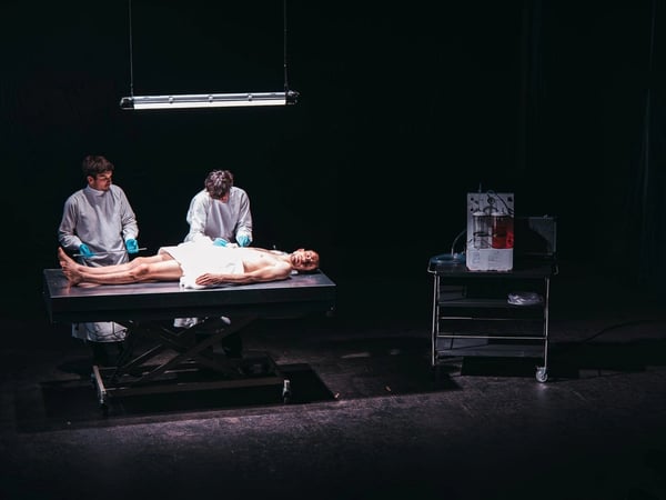 Les Morts voyagent vite